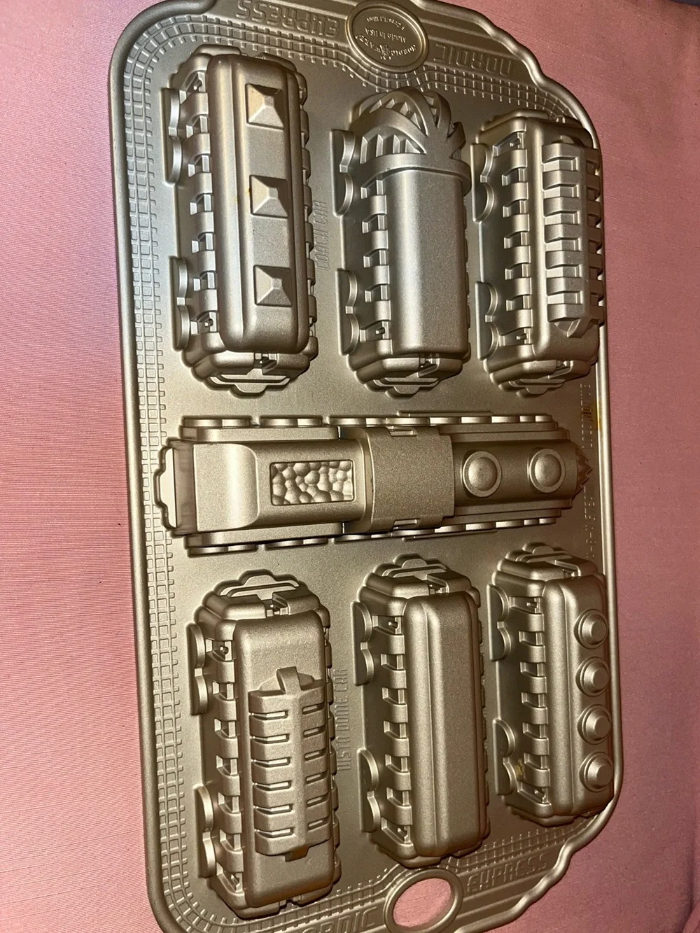 Nordicware Train Car Metallic Gold Cake Mold Made in the USA